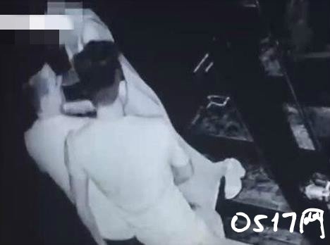 美女夜场遭男子摸 当时究竟是怎么回事