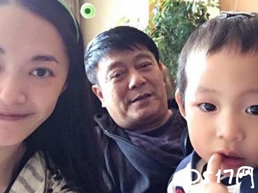 姚晨父亲罕见出镜 姚晨希望父亲天天快乐