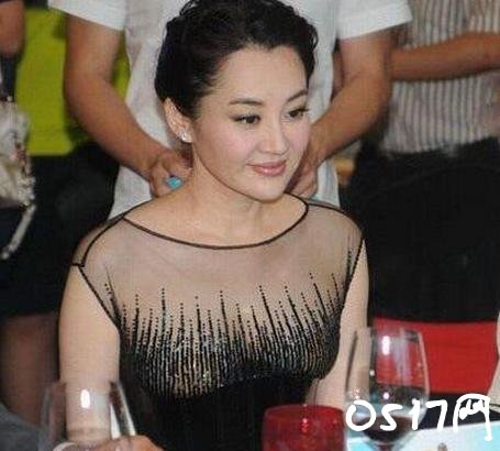 许晴穿透明纱有内涵 让人眼前一亮诱惑力十足