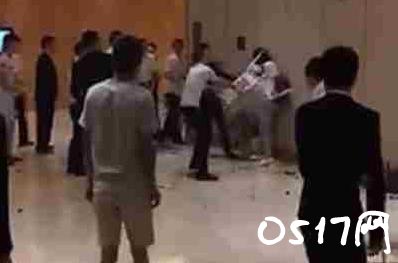 女学生和俩男生开房 两男生为这女学生相互厮打