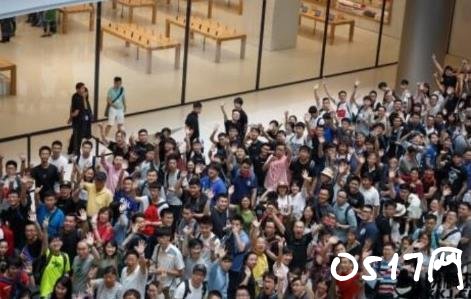 台湾终于有了苹果店 果粉在店门口排队长达68小时