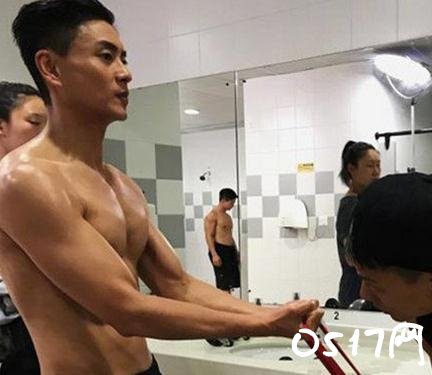 黄宗泽自曝淋浴裸照 大露性感肌肉引粉丝关注