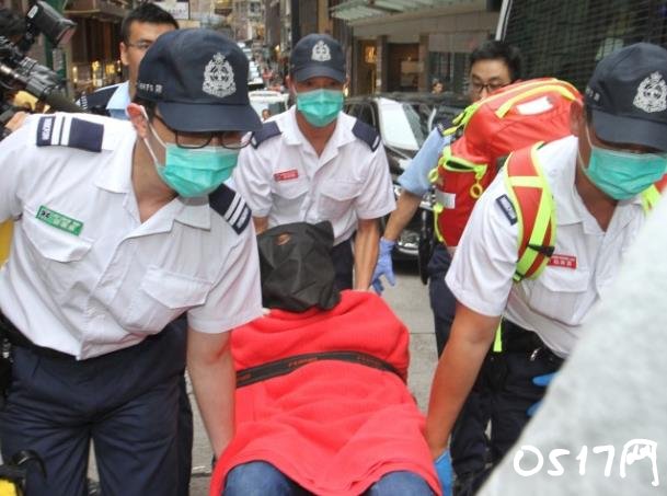 打劫珠宝店吞下钻石 嫌犯竟将钻石吞进自己肚子里