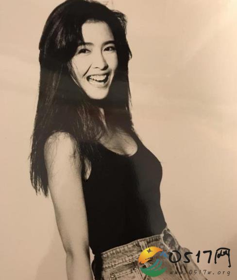 周慧敏晒时尚旧照 女神照片放现在也毫无违和感