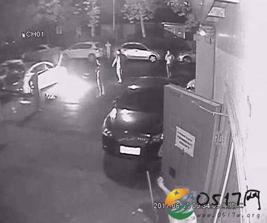 与女友吵架烧自家汽车 因生活琐事发生争吵酿惨祸