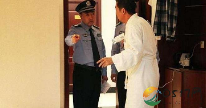 冒充警察查出轨女友 连扇自己耳光称不该冒充警察