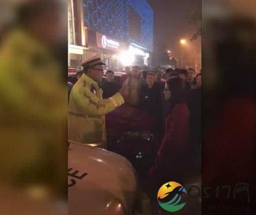 北京交警执法走红 秒变段子手将女司机一顿训