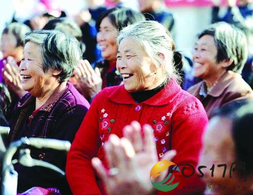 江苏淮安：群众观看“贯彻落实十九大精神”专场演出