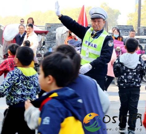 淮安一辅警14年坚守岗位为学生安全保驾护航