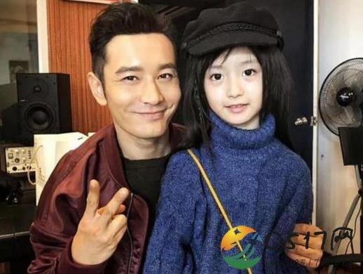 黄晓明合影童星父爱爆棚 脸上笑容很真很自然