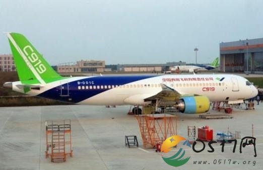 国产大飞机c919现身 试飞4小时安全降落跑道