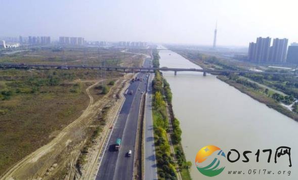 淮安滨河大道进入沥青铺设阶段 年内将完成工程主体