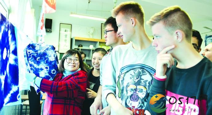 荷兰少年在淮开启奇妙的“扎染之旅”