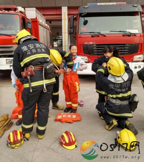 金湖县城南实验小学开展拥抱大自然感受家乡新貌活动