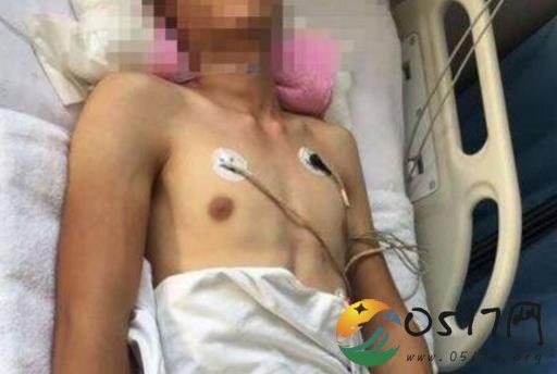 快递员遭壮汉围殴 一言不合就开打