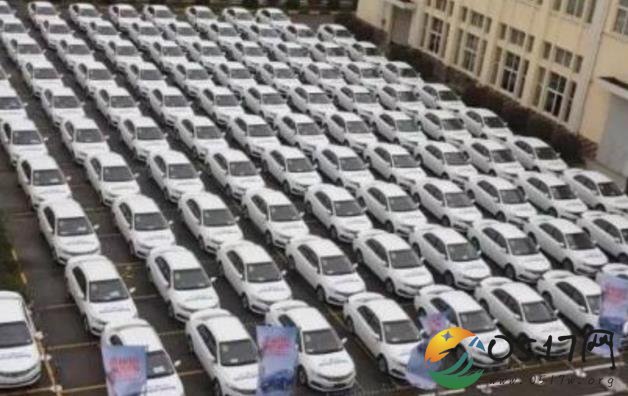 老总送员工百辆车 激励员工跟自己一起干