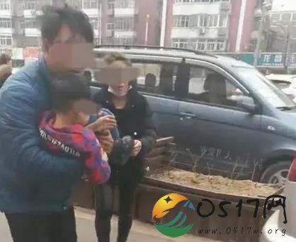 交警护送男孩就医 男孩究竟怎么了