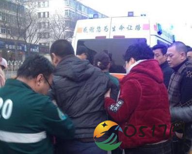 医务人员救癫痫路人 就算下班依旧还在岗位上