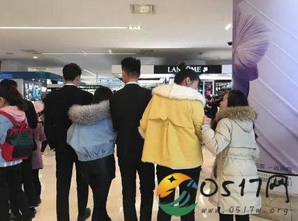 商场推共享男友 女性租凭男友各怀心思