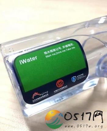 网友盼推两会矿泉水 贴心服务被网友大赞