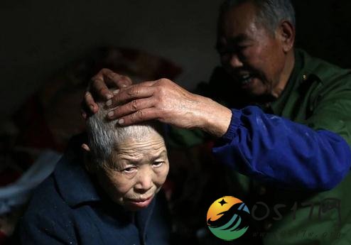 自学医术为妻治病20年 他的妻子得的什么病