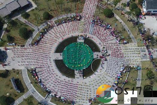 2.1万人齐跳广场舞 都为桃花源景区舞蹈
