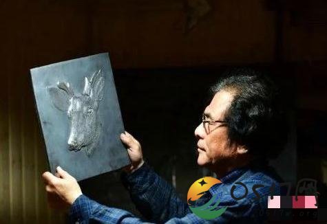 30年练铁板作画绝技 他为何会一干就是30年