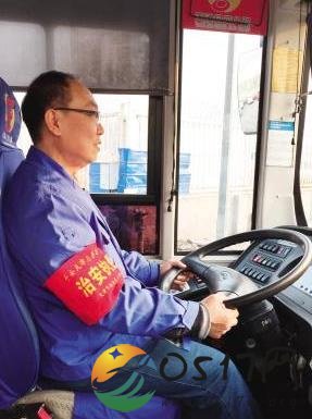 公交老司机作40首歌 感染身边每一个人