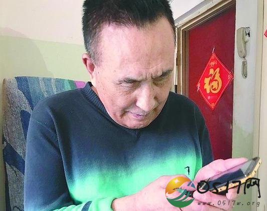 67岁无眼独居老人自强路 天生没有眼睛肚子生活一辈子