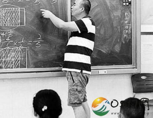 独臂教师坚守讲台 从教24载被赞十项全能