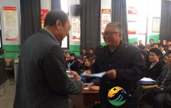厉害!河北78岁老人上大学 先后写了两本书