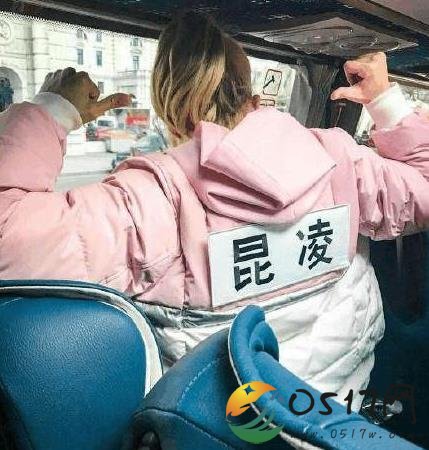 昆凌自曝与周杰伦抢被子 每天早上起来被子都被抢了