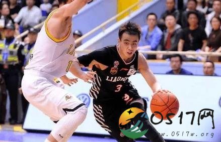 不逊于郭艾伦再成关键先生 他如何打比赛的