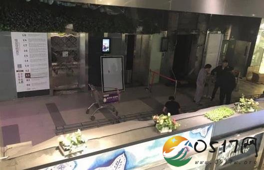 电梯广告屏着火 是否出现人员伤亡