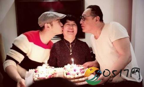 黄晓明为母亲庆生 BABY去哪儿了