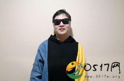 盲人球员到乐队主唱 在音乐中寻找到了快乐