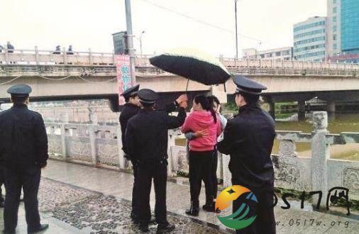 市民智救轻生女孩 用粗粗树干将17岁女孩成功救起