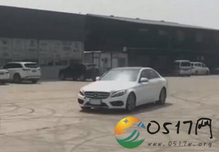 失控奔驰最新进展 低于2km/h开门可停车