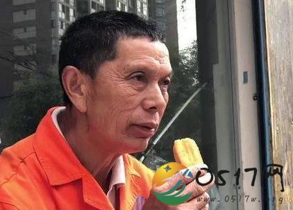 成都神秘早餐哥 默默免费请环卫工吃早餐