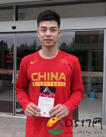 方硕晒男篮邀请函 能参加国家队集训都不简单