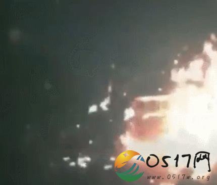 伦敦庆典突发爆炸 疑因手机导致篝火爆炸致多人伤