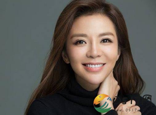 央视名嘴出书辟谣 曾患过肿瘤但已经被治愈