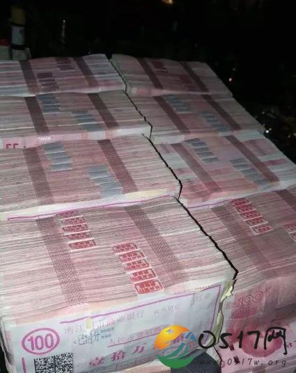前女友嫌200万分手费太少 丢酒吧里直接离开