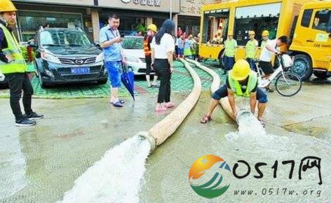 厦门遭强降雨袭击 积水严重开启全城看海模式