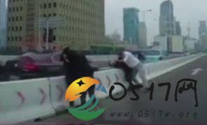 上海高架停车互殴 最终双方都受到相应的惩罚