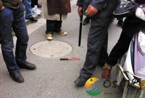 男子持菜刀砍姐姐 只因家庭琐事发生争吵