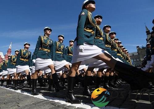 俄女兵部队亮相引关注 或许她们自信的笑容