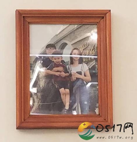 邓莎全家福首曝光 终于看到大麟子的爸爸长啥样了