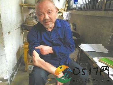 孤残老人捐两套房 帮助残疾学生解决上学问题