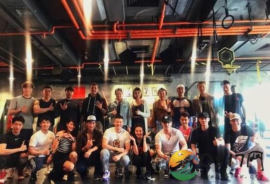 健身房偶遇赵薇 索性就合照一张
